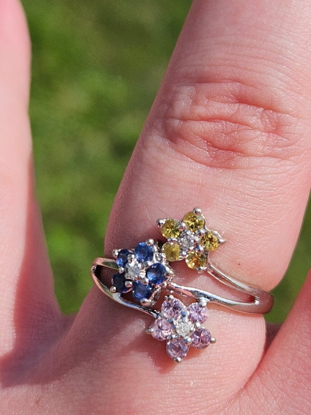 10K White Gold Diamond & Blue Yellow Pink Spinel Cluster Flower Ring Size 7